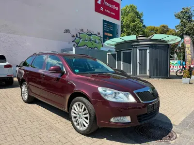 Gebraucht Skoda Octavia 140 PS (102 kW) 2011 Rot Kombi