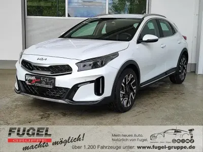 Neu Kia XCeed Spirit 150 PS (110 kW) 2026 Deluxeweiss met. SUV