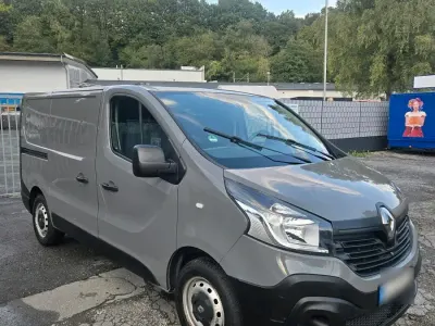 Gebraucht Renault Traffic 115 PS (84 kW) 2015 Grau Van / Kleinbus