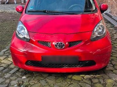 Gebraucht Toyota Aygo 68 PS (50 kW) 2006 Rot Kleinwagen