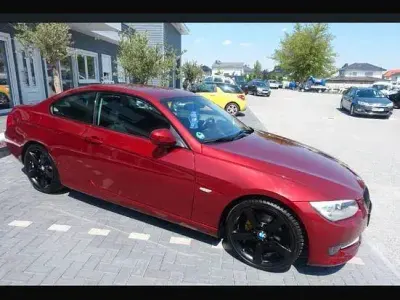 Gebraucht BMW 320 170 PS (125 kW) 2012 Rot Coupé