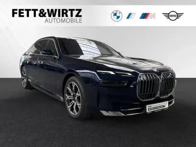 Gebraucht BMW 750e Comfort Edition 489 PS (359 kW) 2025 Bmw individual tansanitblau metallic Limousine