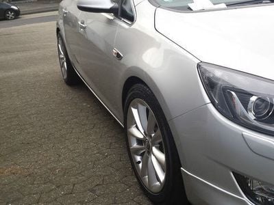 Gebraucht Opel Astra 180 PS (132 kW) 2011 Silber metallic Limousine