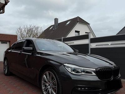 Gebraucht BMW 750 449 PS (330 kW) 2017 Grau Limousine