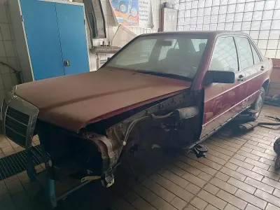 Gebraucht Mercedes 190 102 PS (75 kW) 1989 Limousine