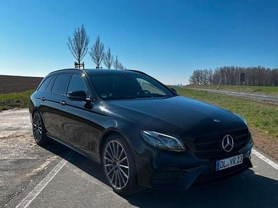 Schwarz Gebraucht 2018 Mercedes E400 AMG line Kombi | 29.900 € (Fairer Preis)