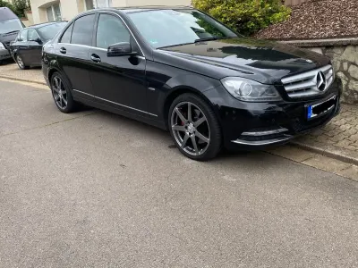 Gebraucht Mercedes C350 Avantgarde 265 PS (194 kW) 2011 Schwarz Limousine