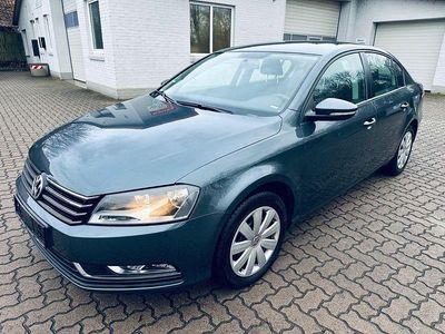 Grau Gebraucht 2012 VW Passat Trendline Limousine | 8.599 € (Fairer Preis)