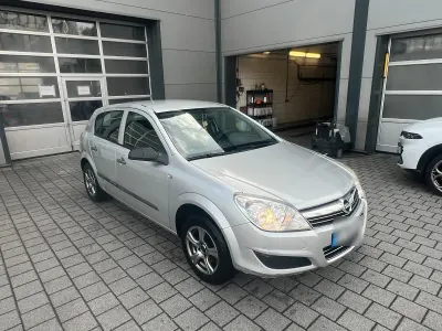 Gebraucht Opel Astra 90 PS (66 kW) 2009 Grau Limousine