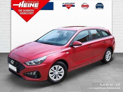Gebraucht Hyundai i30 Select 120 PS (88 kW) 2021 Sunset red metallic Kombi