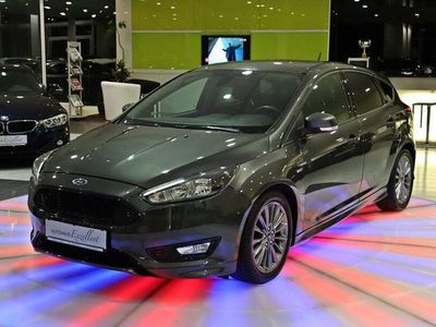 Usata Ford Focus ST-Line 101 CV (74 kW) 2017 Grigio Berlina