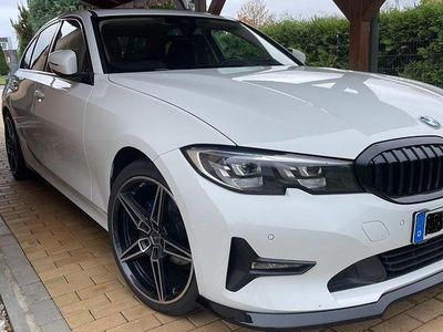 Gebraucht BMW 318 Sport Line 150 PS (110 kW) 2019 Weiß Limousine