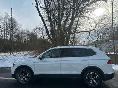 Weiß Gebraucht 2020 VW Tiguan Highline SUV | 17.990 €