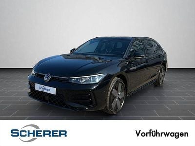 Second-hand VW Passat R-line 193 CP (141 kW) 2025 Negru Break
