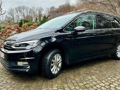 Schwarz Gebraucht 2017 VW Touran Highline Van / Kleinbus | 21.900 € (Fairer Preis)