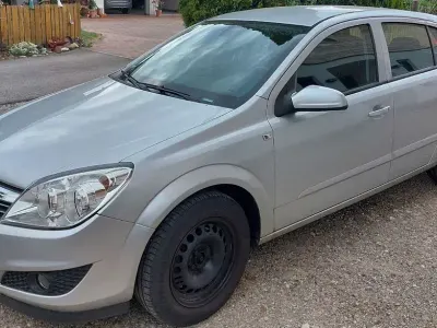 Gebraucht Opel Astra 116 PS (85 kW) 2008 Silber Limousine