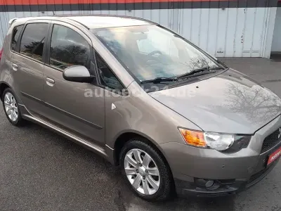 Gebraucht Mitsubishi Colt Motion 95 PS (69 kW) 2012 Braun Kleinwagen