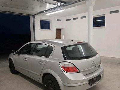 Usata Opel Astra 105 CV (77 kW) 2005 Argento Berlina