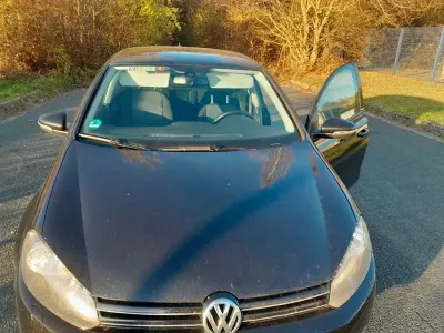 Käytetty VW Golf VII Comfortline 105 HP (77 kW) 2012 Musta Sedan