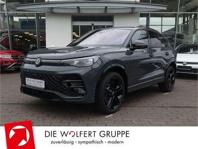 Grenadillschwarz metallic Neu 2025 VW Tiguan R-line SUV | 63.890 €