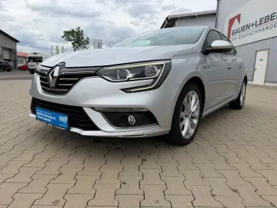 Gebraucht Renault Mégane III Intens 132 PS (97 kW) 2016 Silber Limousine