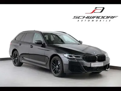 Gebraucht BMW 530 M Sport 286 PS (210 kW) 2023 Sophistograu brillant metallic Kombi