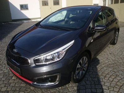 Grau Gebraucht 2016 Kia Ceed DREAM-TEAM Edition Kleinwagen | 8.450 € (Guter Preis)