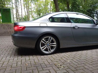 Gebraucht BMW 330 245 PS (180 kW) 2010 Silber Coupé