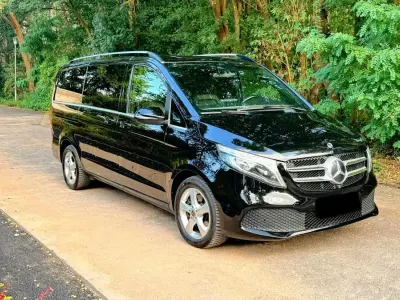Gebraucht Mercedes E250 Avantgarde 190 PS (139 kW) 2020 Schwarz Van / Kleinbus