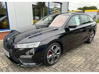 Gebraucht Skoda Octavia RS 200 PS (147 kW) 2024 Blackmagic perleffekt Kombi