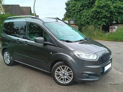 Gebraucht Ford Tourneo Courier Titanium 101 PS (74 kW) 2016 Grau Van / Kleinbus