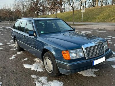 Blau Gebraucht 1991 Mercedes E230 Kombi | 4.900 €