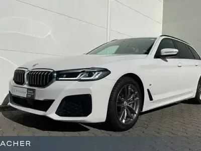 Gebraucht BMW 530 M Sport 252 PS (185 kW) 2022 Alpinweiß uni Kombi
