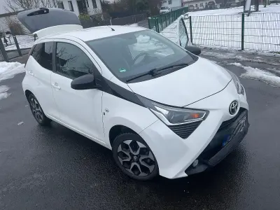 Gebraucht Toyota Aygo Team 72 PS (52 kW) 2018 Weiß Kleinwagen