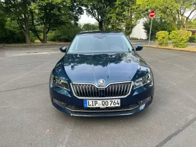 Gebraucht Skoda Superb Style 150 PS (110 kW) 2016 Blau Limousine