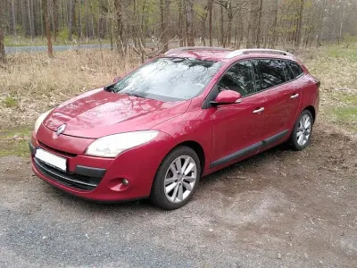 Gebraucht Renault Mégane Dynamique 131 PS (96 kW) 2010 Rot Limousine