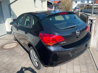 Usata Opel Astra 100 CV (73 kW) 2010 Nero Berlina
