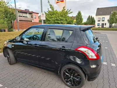 Gebraucht Suzuki Swift Club 90 PS (66 kW) 2017 Schwarz Kleinwagen