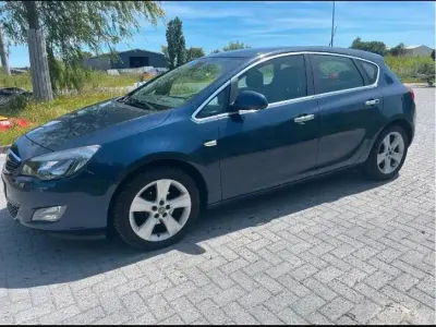 Gebraucht Opel Astra Sport 120 PS (88 kW) 2011 Blau Limousine