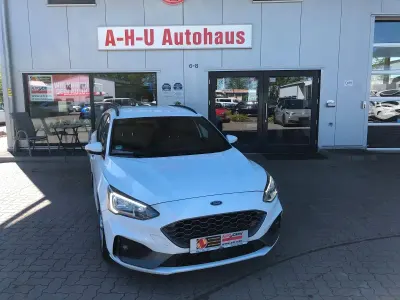 Używany Ford Focus ST 190 KM (139 kW) 2020 Biały Sedan/Limuzyna