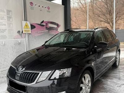 Schwarz Gebraucht 2019 Skoda Octavia Kombi | 11.700 € (Fairer Preis)