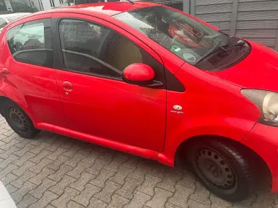 Gebraucht Toyota Aygo 68 PS (50 kW) 2010 Rot Kleinwagen