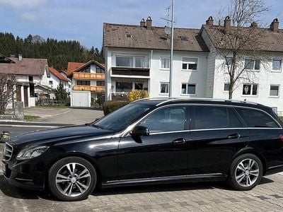Schwarz Gebraucht 2015 Mercedes E200 Avantgarde Kombi | 19.990 € (Teuer)