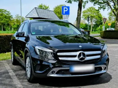 Gebraucht Mercedes GLA220 Urban 177 PS (130 kW) 2015 Schwarz SUV