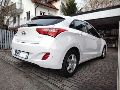 Weiß Gebraucht 2015 Hyundai i30 Trend Limousine | 8.500 € (Fairer Preis)