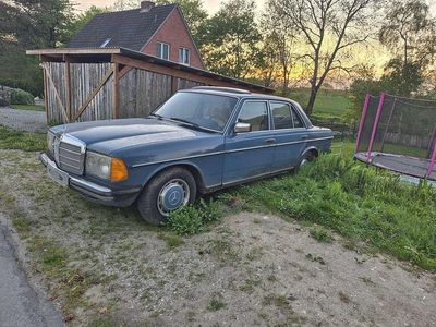 Gebraucht Mercedes 200 94 PS (69 kW) 1979 Blau Limousine