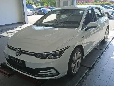 Gebraucht VW Golf VIII Style 131 PS (96 kW) 2024 Weiß Limousine