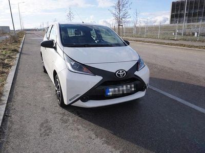 Gebraucht Toyota Aygo 69 PS (50 kW) 2018 Weiß Kleinwagen