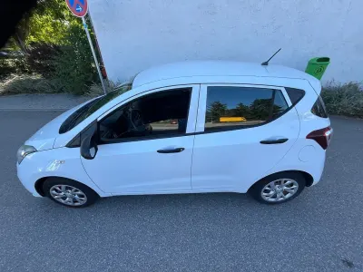 Gebraucht Hyundai i10 67 PS (49 kW) 2017 Weiß Kleinwagen
