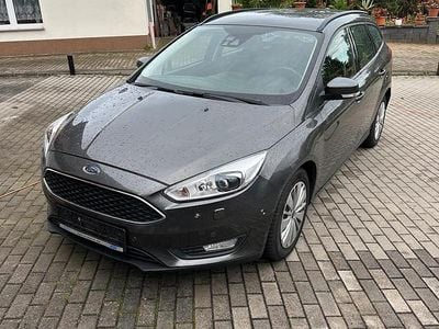 Grau Gebraucht 2015 Ford Focus Kombi | 7.490 € (Guter Preis)